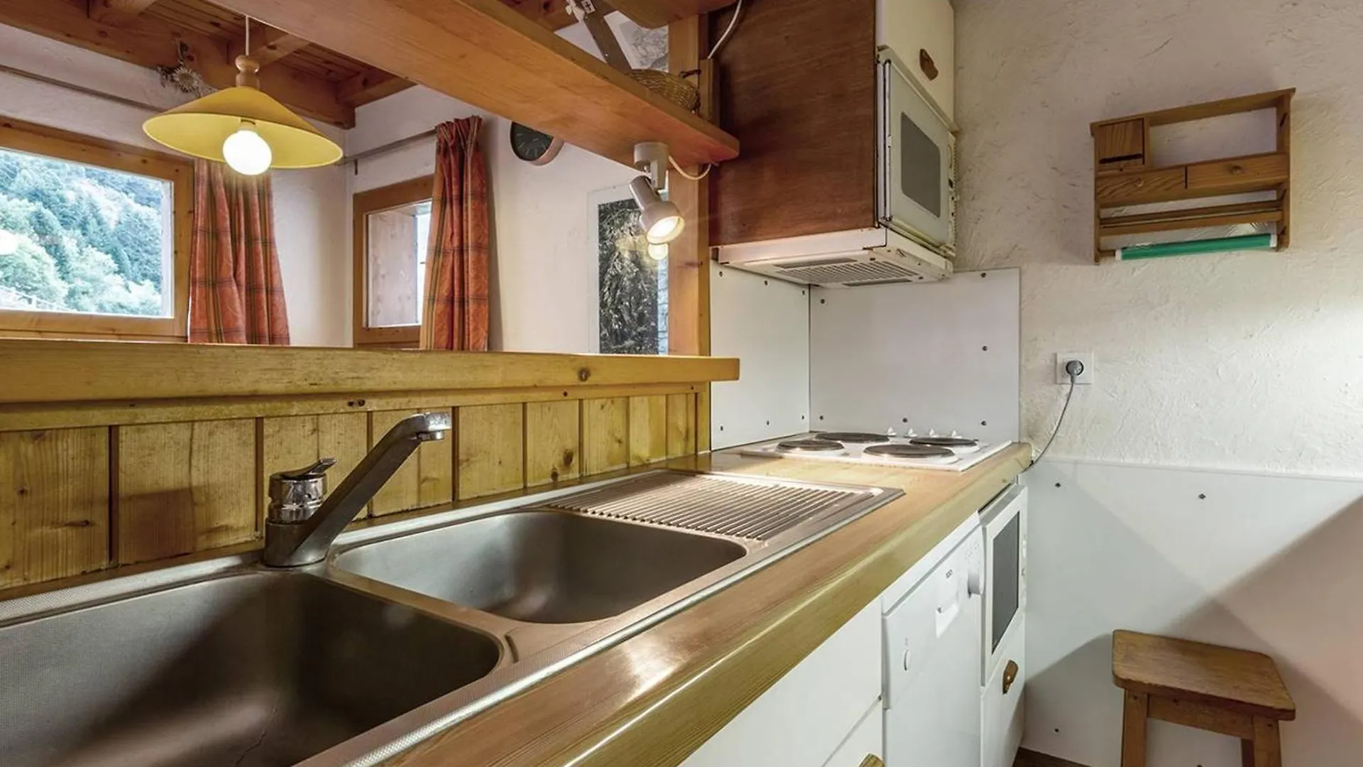 Duplex Spacieux Avec Terrasse, Garage, Et Wifi A Meribel - Fr-1-355-7 0*,  France